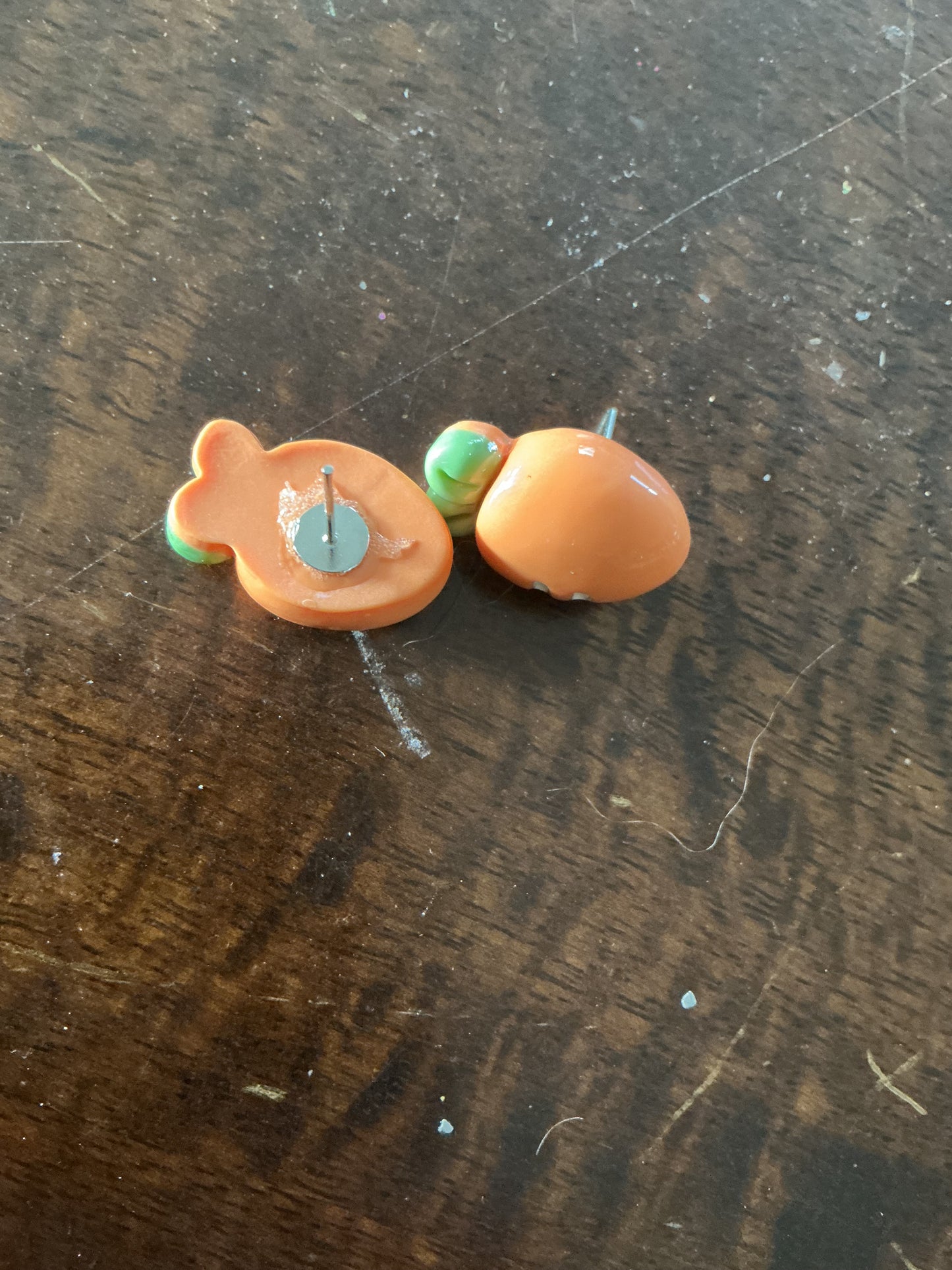 Carrot Studs