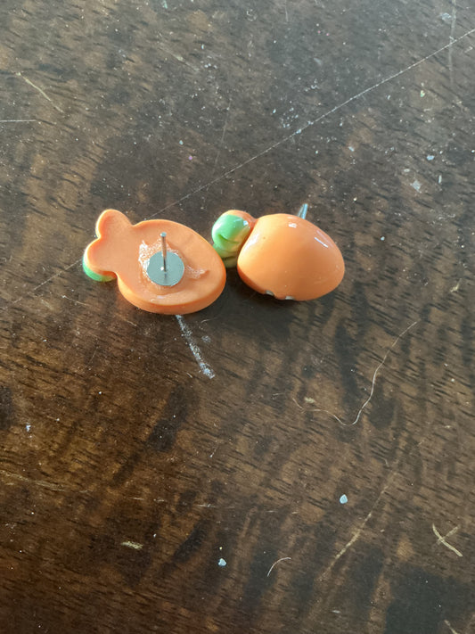 Carrot Studs